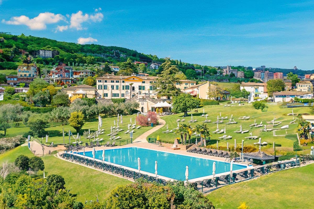 Villa Cariola: fascino ed eleganza senza tempo a due passi la lago di Garda