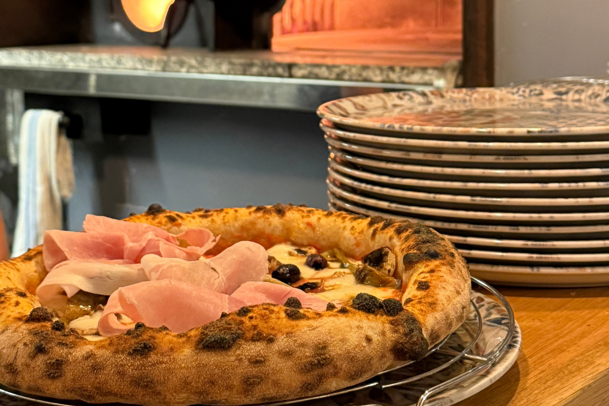 La Villa, da scuderia a fucina del gusto: una pizza con radici nella storia La Villa, da scuderia a fucina del gusto: una pizza con radici nella storia