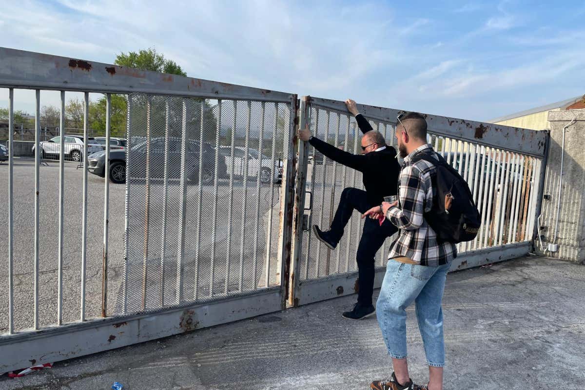 Il parcheggio dello scalo Ferroviario chiuso prima della fine del Vinitaly Fiera aperta, cancelli chiusi: disagi nei parcheggi del Vinitaly