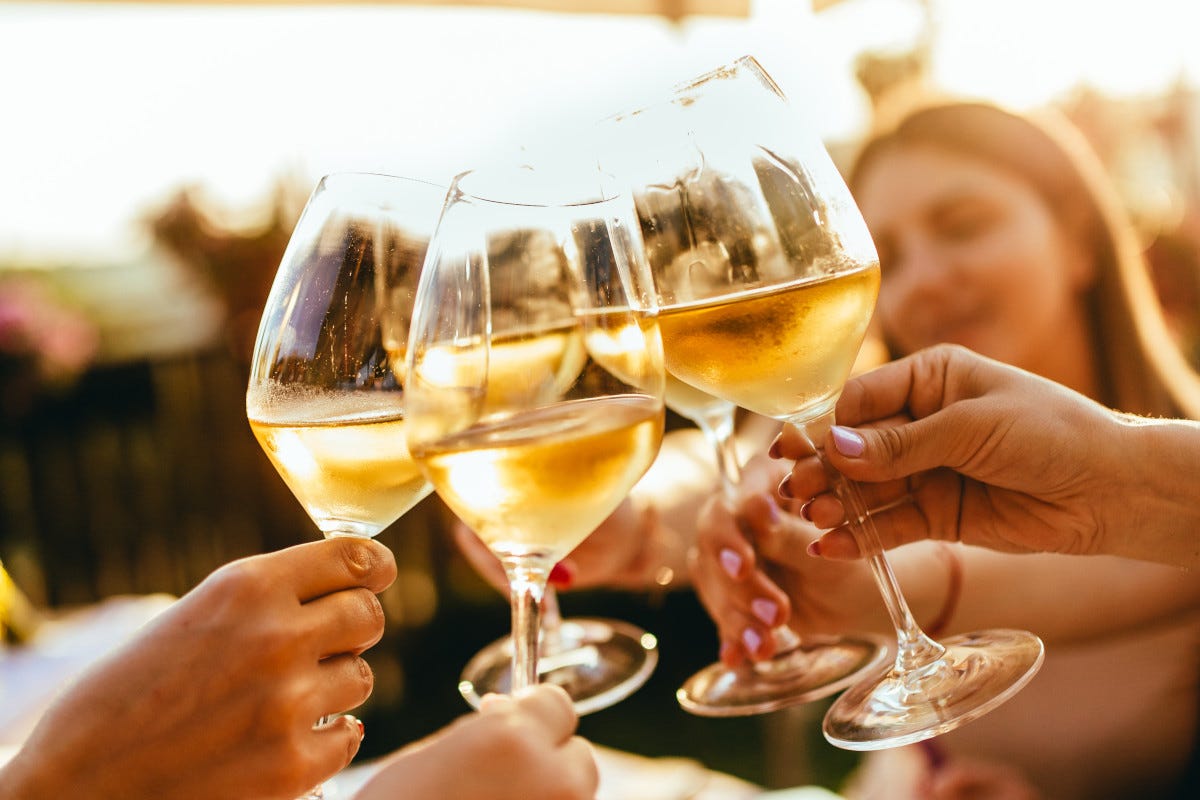 Un'estate in bianco: vini da bere soli, in coppia o in compagnia