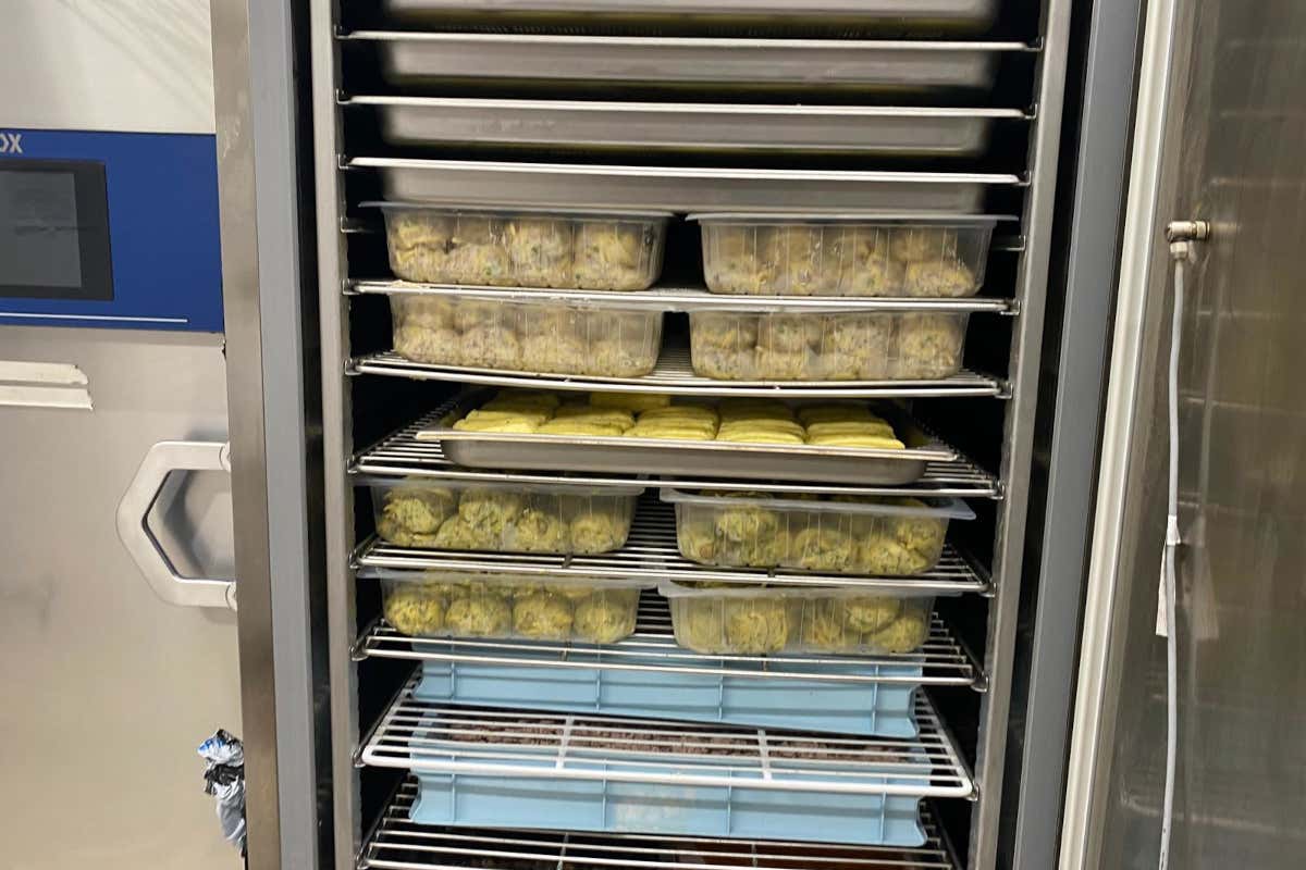 Dietro la leggerezza della pizza, la forza di un laboratorio: a casa di Diego Vitagliano