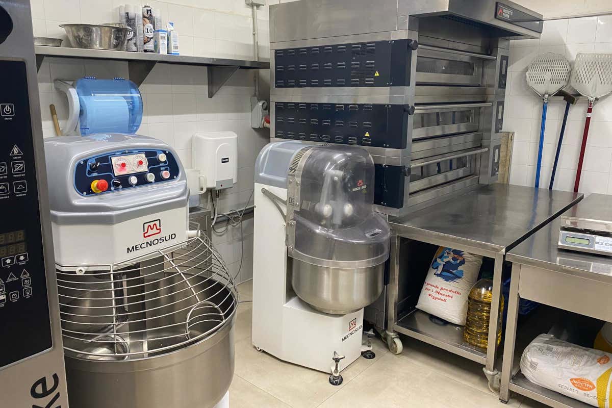 Dietro la leggerezza della pizza, la forza di un laboratorio: a casa di Diego Vitagliano