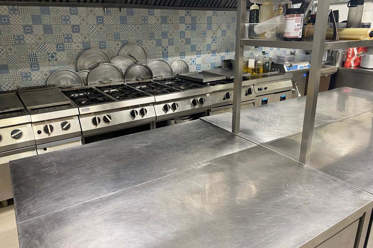 Dietro la leggerezza della pizza, la forza di un laboratorio: a casa di Diego Vitagliano