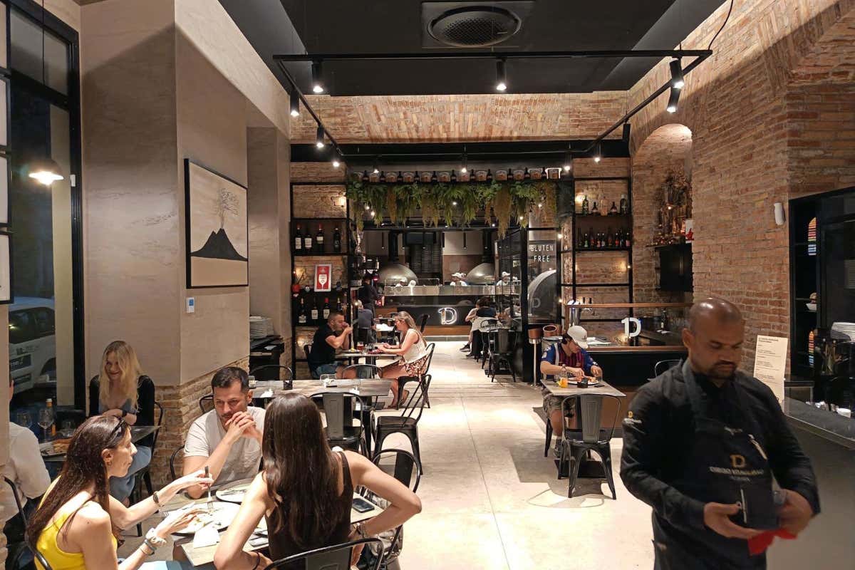 Dietro la leggerezza della pizza, la forza di un laboratorio: a casa di Diego Vitagliano