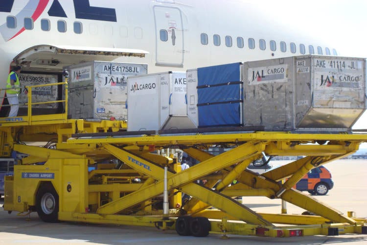 L'attività cargo prosegue negli aeroporti - Con l’export e gli aiuti sanitari a Malpensa e Orio resistono i cargo