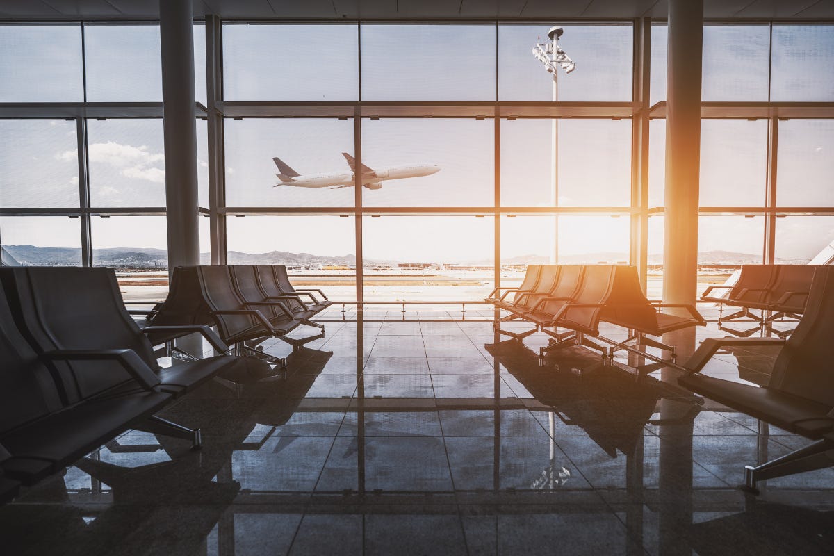 Caos voli, l’aeroporto di Heathrow è in crisi: “Basta biglietti per l’estate”