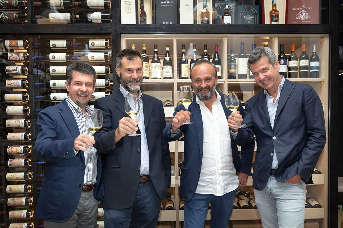 I fondatori di Wine Tip. Il secondo da sinistra è Alberto Cristofori Vino da investimento, un fenomeno sempre più italiano