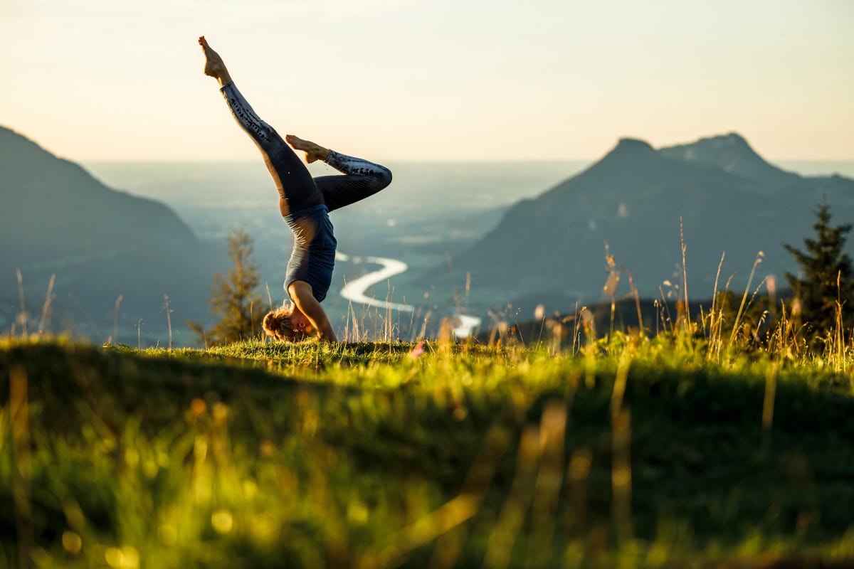 Lo yoga non va in vacanza: ecco hotel e mete dove praticarlo per la giornata mondiale