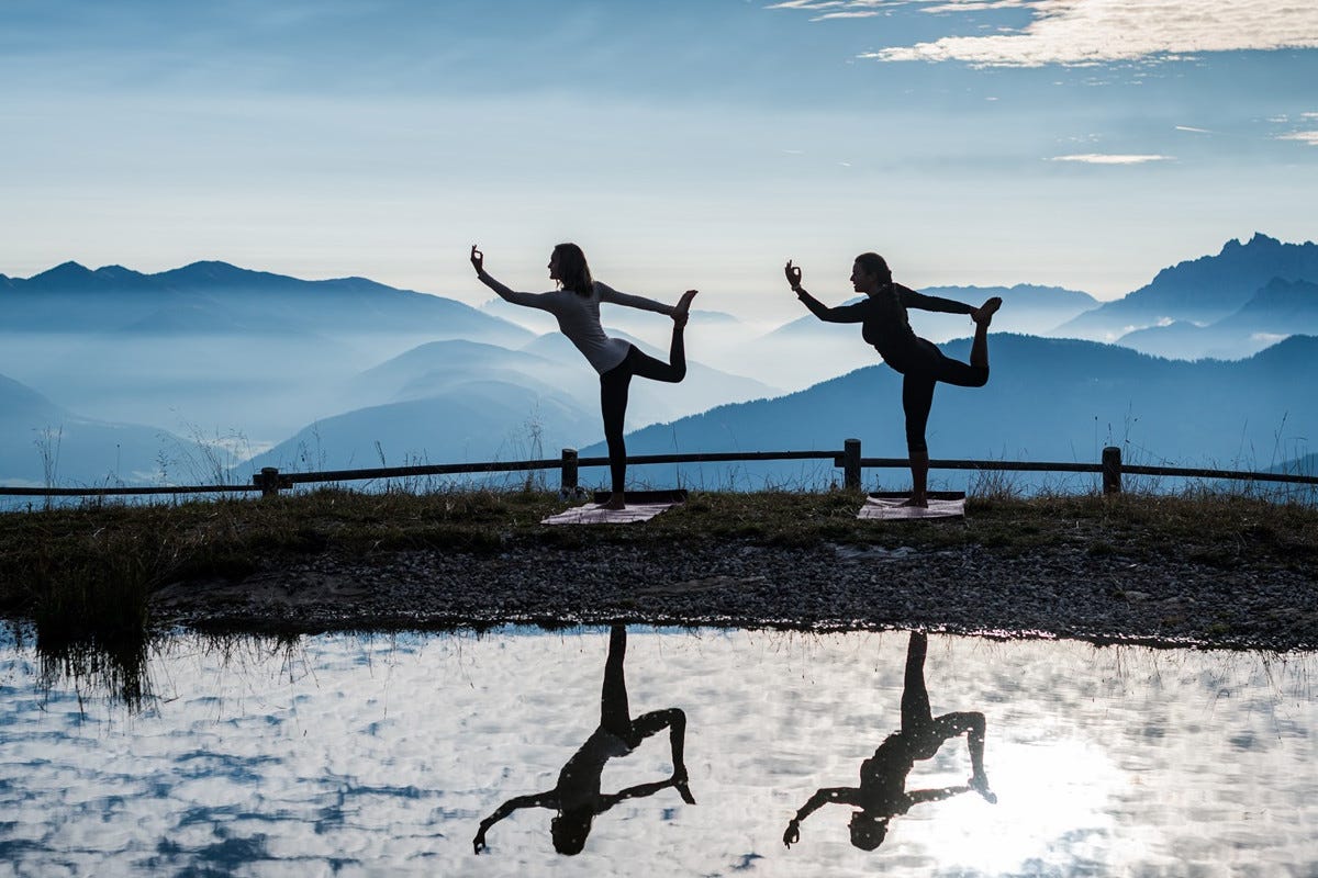 Lo yoga non va in vacanza: ecco hotel e mete dove praticarlo per la giornata mondiale