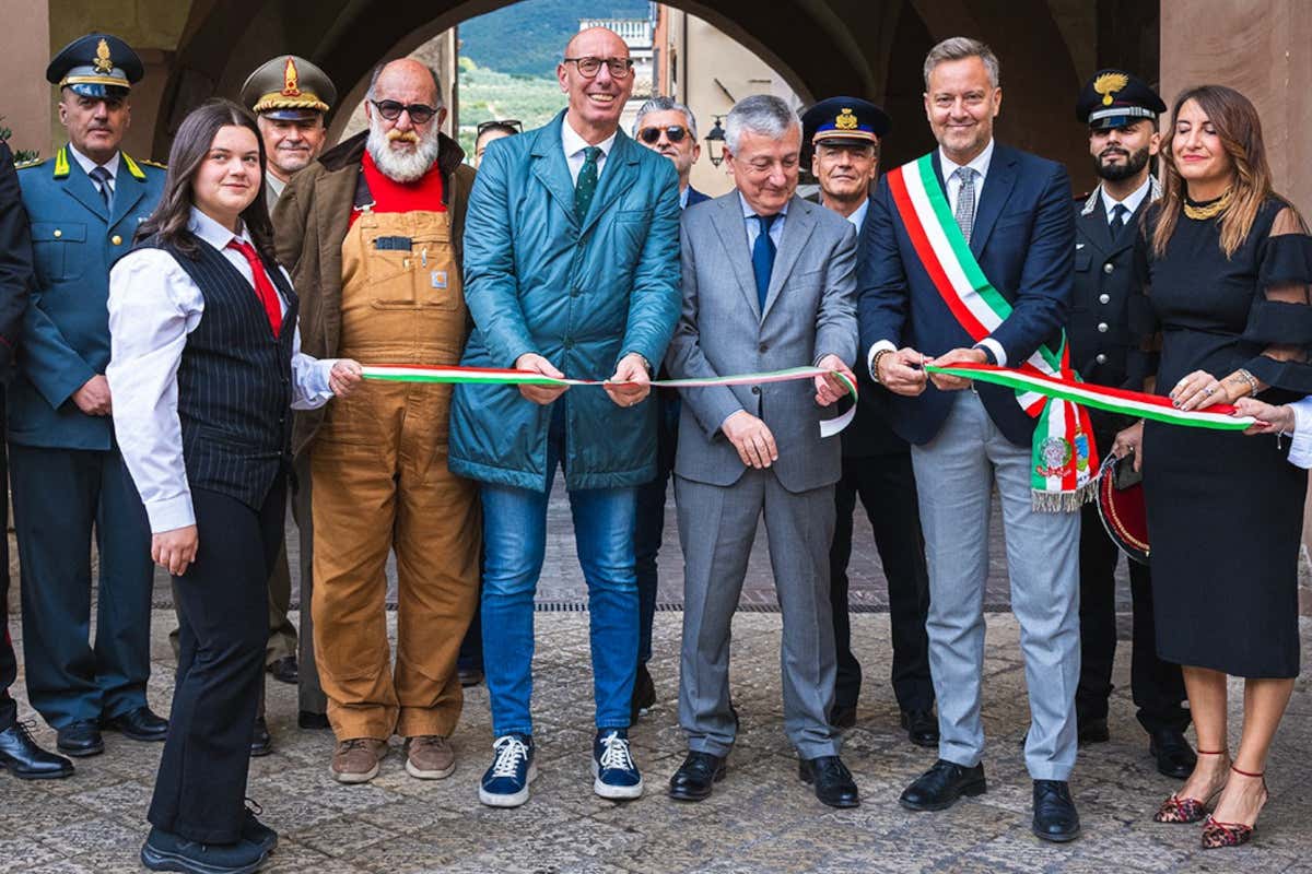 Il sedano nero e la salsiccia, due eccellenze gastronomiche di Trevi
Il sedano nero e la salsiccia, due eccellenze gastronomiche di Trevi