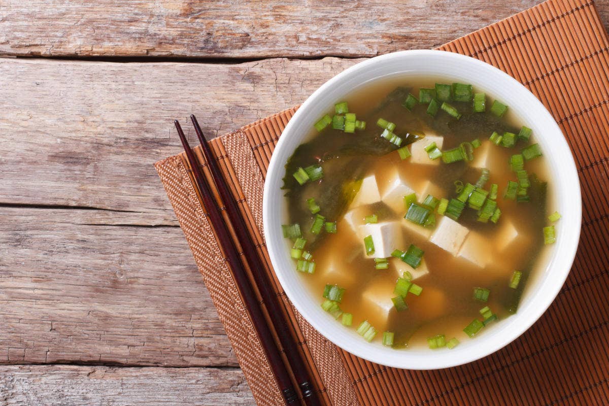 Zuppa di miso Jeong Kwan la monaca buddista chef icona della cucina vegana