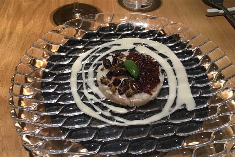 Profumo di melissa, marmellata di cipolle e pesce azzurro