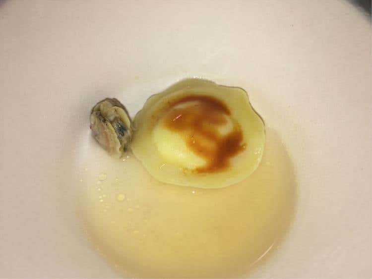 Raviolo ai sapori di mare e ricotta di pecora affumicata (Nicola Fossaceca)