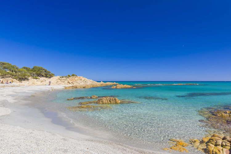 (A Orosei, direttamente in spiaggia, 
il primo ristorante sardo covid-free
)