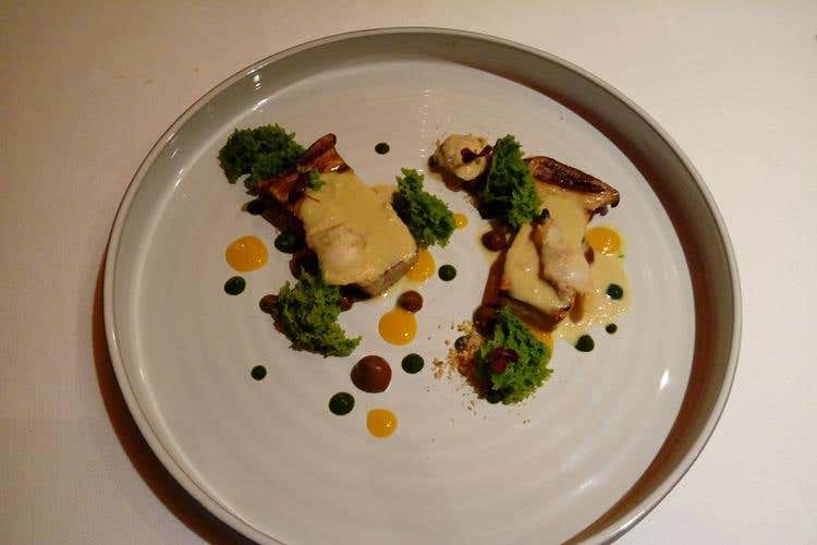 IL FUNGO alla griglia, aglio nero, arancia, prezzemolo, vongole veraci