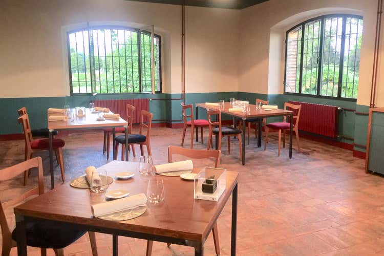 La sala interna del Borgogna (Dai banchetti al “ristorantino” 
Al Borgogna le due anime di Coria)