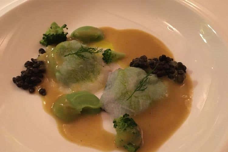 Lasagnetta di seppia al broccolo e mandorla, lenticchie al peperoncino e fumetto al curry - Giancarlo Morelli: «Un bravo cuoco è anche imprenditore e pensa al futuro»
