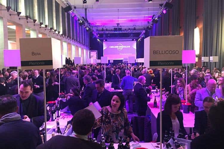 (I grandi vini di Luca Maroni 
Poesia, televisione e danza insieme al vino)