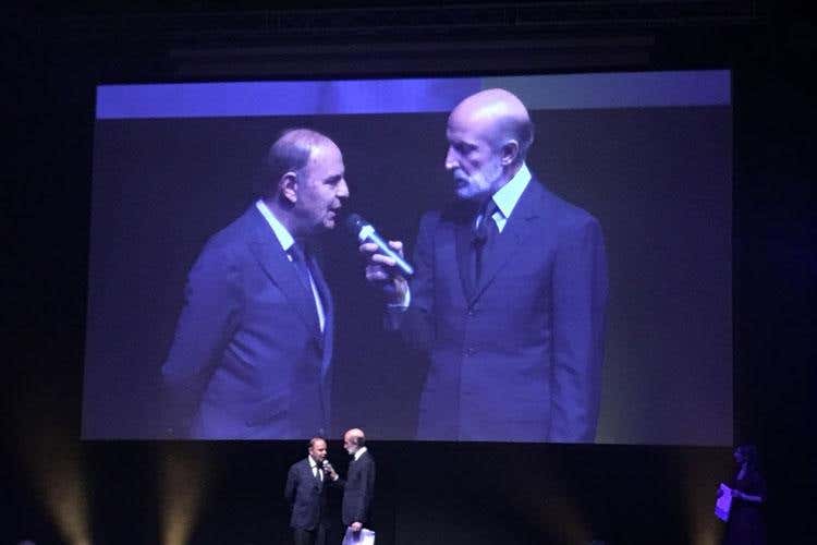 (I grandi vini di Luca Maroni 
Poesia, televisione e danza insieme al vino)