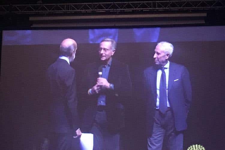 (I grandi vini di Luca Maroni 
Poesia, televisione e danza insieme al vino)