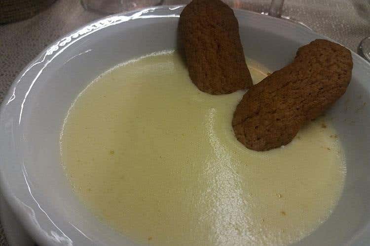 Zabaione caldo con Biscotti Santissimi - farina di mais nostrano, farina di castagne e miele dell'Alveare di Bonacina (I prodotti tipici dell'Isola bergamasca 
Una promozione ai nastri di partenza)