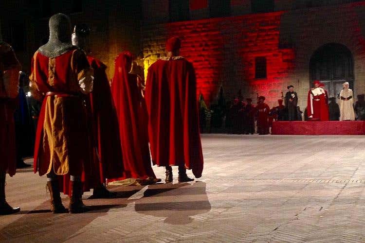 Il problama del Gonfaloniere - Il “Bravio delle Botti” di Montepulciano 
Sfide ai fornelli con i piatti più tipici