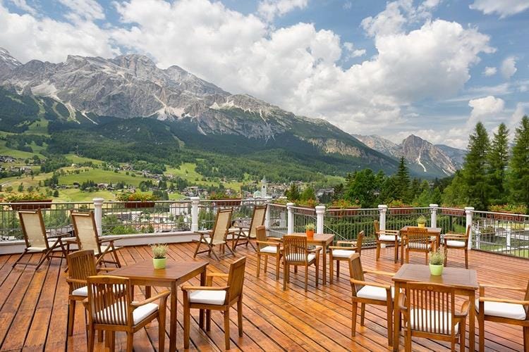 Terrazza Bar (Il Cristallo di Cortina è Marriott 
Più ospiti internazionali, un'offerta a 360°)