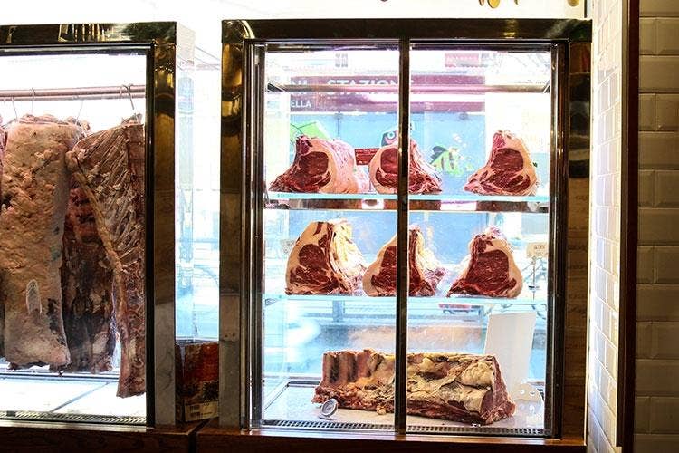 (Il sommelier della carne 
Nuova professione a Trattoria dall'Oste)