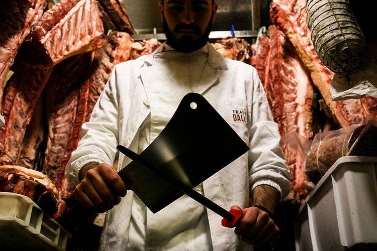 (Il sommelier della carne 
Nuova professione a Trattoria dall'Oste)