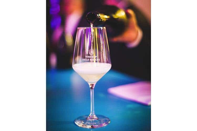 Verdicchio dei Castelli di Jesi Doc Spumante metodo Classico Riserva Ubaldo Rosi 2012 - Colonnara, Marche Doc (Il Verdicchio si lancia una sfida 
In abbinamento ai piatti di Recanati)