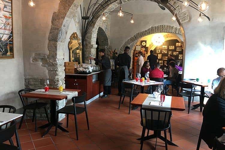 (Lalimentari, un secolo di tradizione 
dove design e cucina dialogano fra loro)