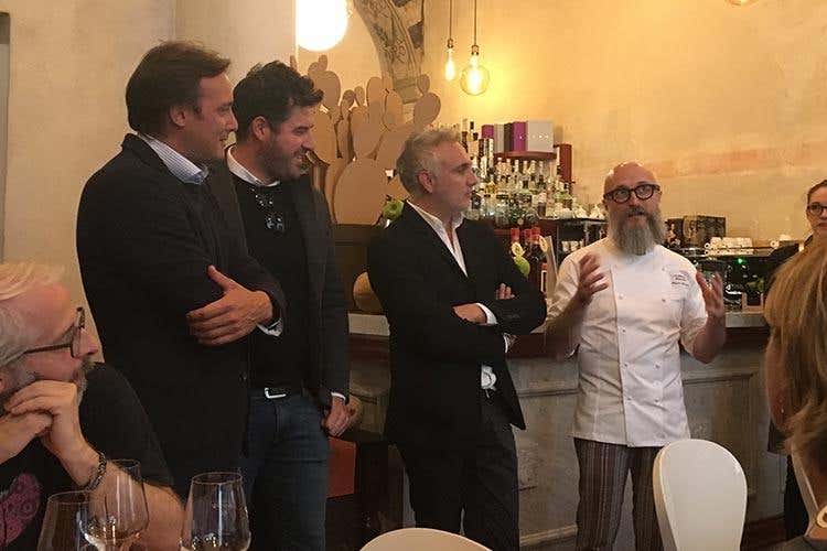 (Lalimentari, un secolo di tradizione 
dove design e cucina dialogano fra loro)