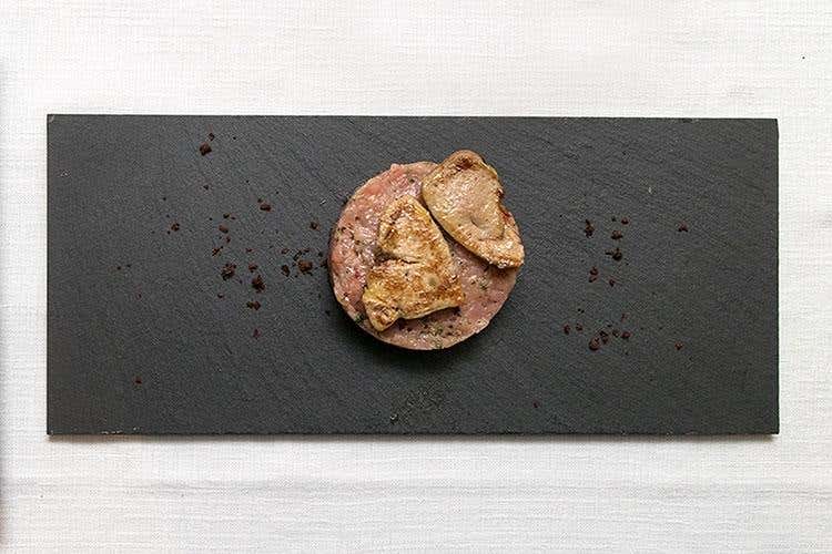 Tartare di manco di Fassona con foie gras scottato (Lo Champagne Encry 
esaltato dal pesce di Giò)