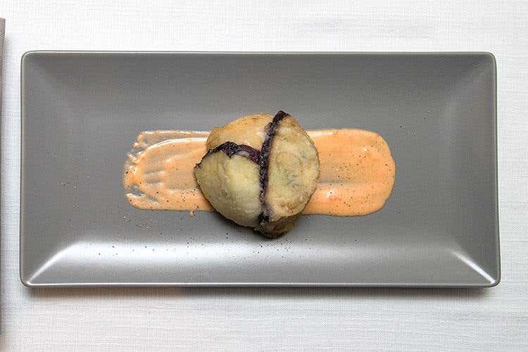 Melanzana fritta con ricotta, basilico e pomodorini (Lo Champagne Encry 
esaltato dal pesce di Giò)