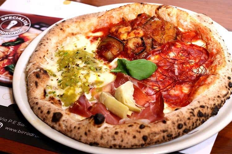 Pizza quattro regioni - Pizza, sfiziosità e un'ampia lista di birre 
Vasta scelta al Birrodromo di Caserta