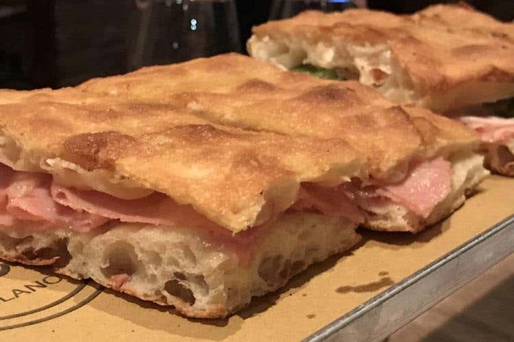 (Pizzottella, debutta a Milano
l'autentica pizza in teglia romana)