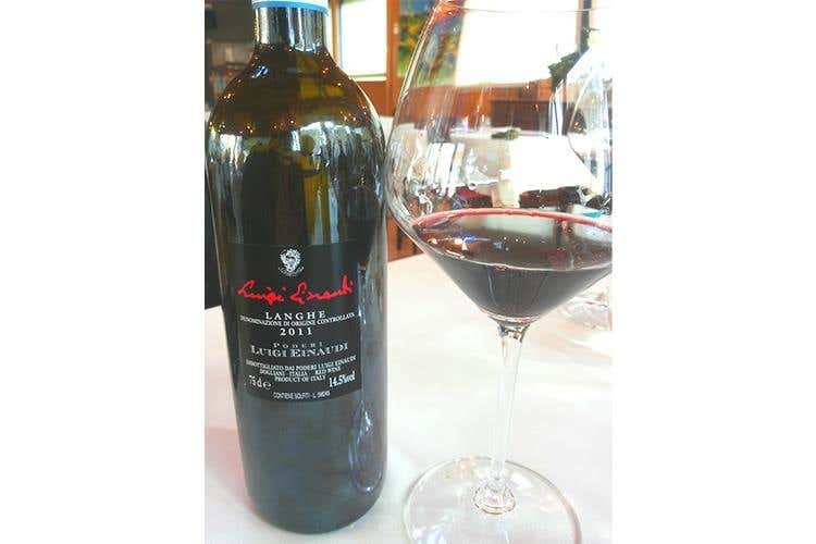 Poderi Einaudi, tra vino e ospitalità 
Amore per la terra da quattro generazioni