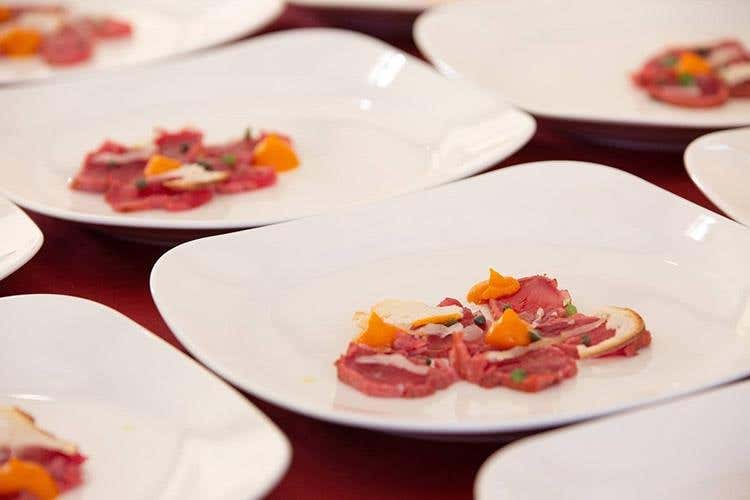 Finto tonno in cipollata contemporanea - Vincenzo Candiano (Scirocco Wine Fest, 2ª edizione 
Il vino da sei Paesi del Mediterraneo)