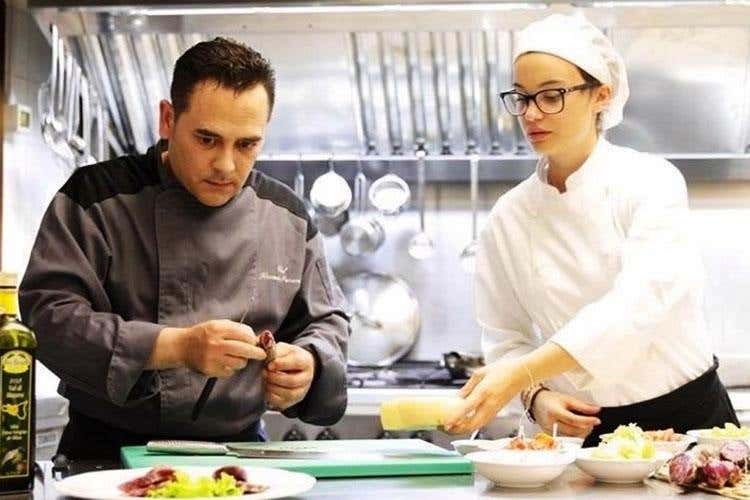 Riccardo Panarello ed Elena Amato (Sesto Canto 
Cucina gourmet, porzioni abbondanti)