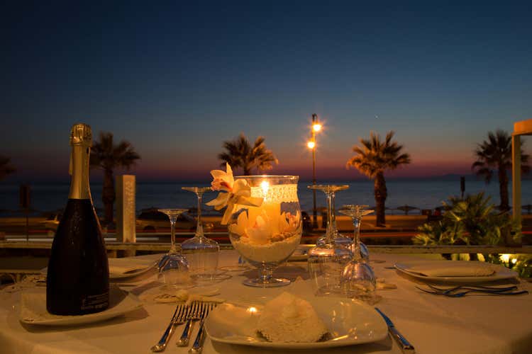 (Soggiorno all’Hotel Serenella 
tra il Tirreno e le colline cilentane)